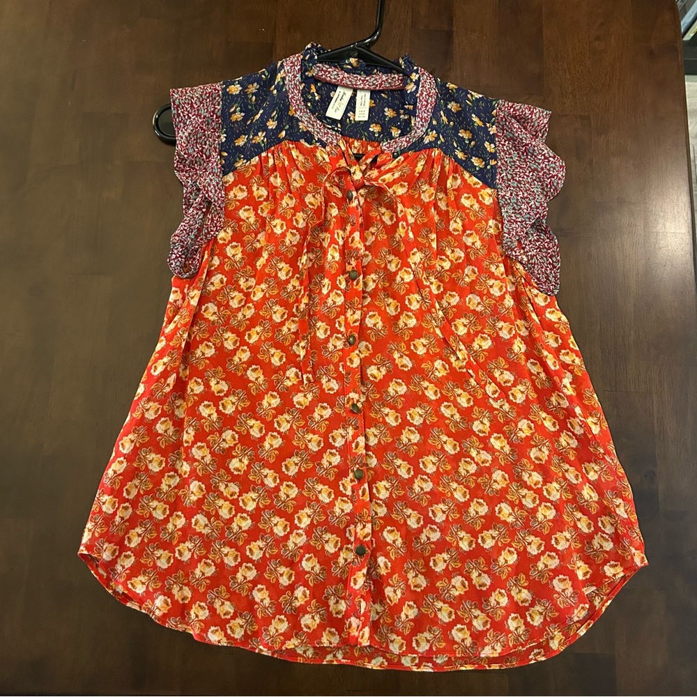 Anthropologie Meadow Rue Red Floral Flutter Sleeve Prairie Blouse Size 2